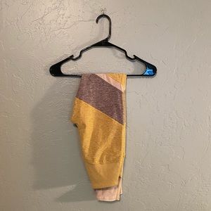 Aloyoga Alosoft high waisted Sheila legging.